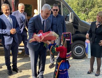 Bakan Bolat, Yoğun İlgiyle Karşılandı